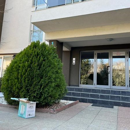 أوتوبين Tranzzzit Airport Apartment المظهر الخارجي الصورة