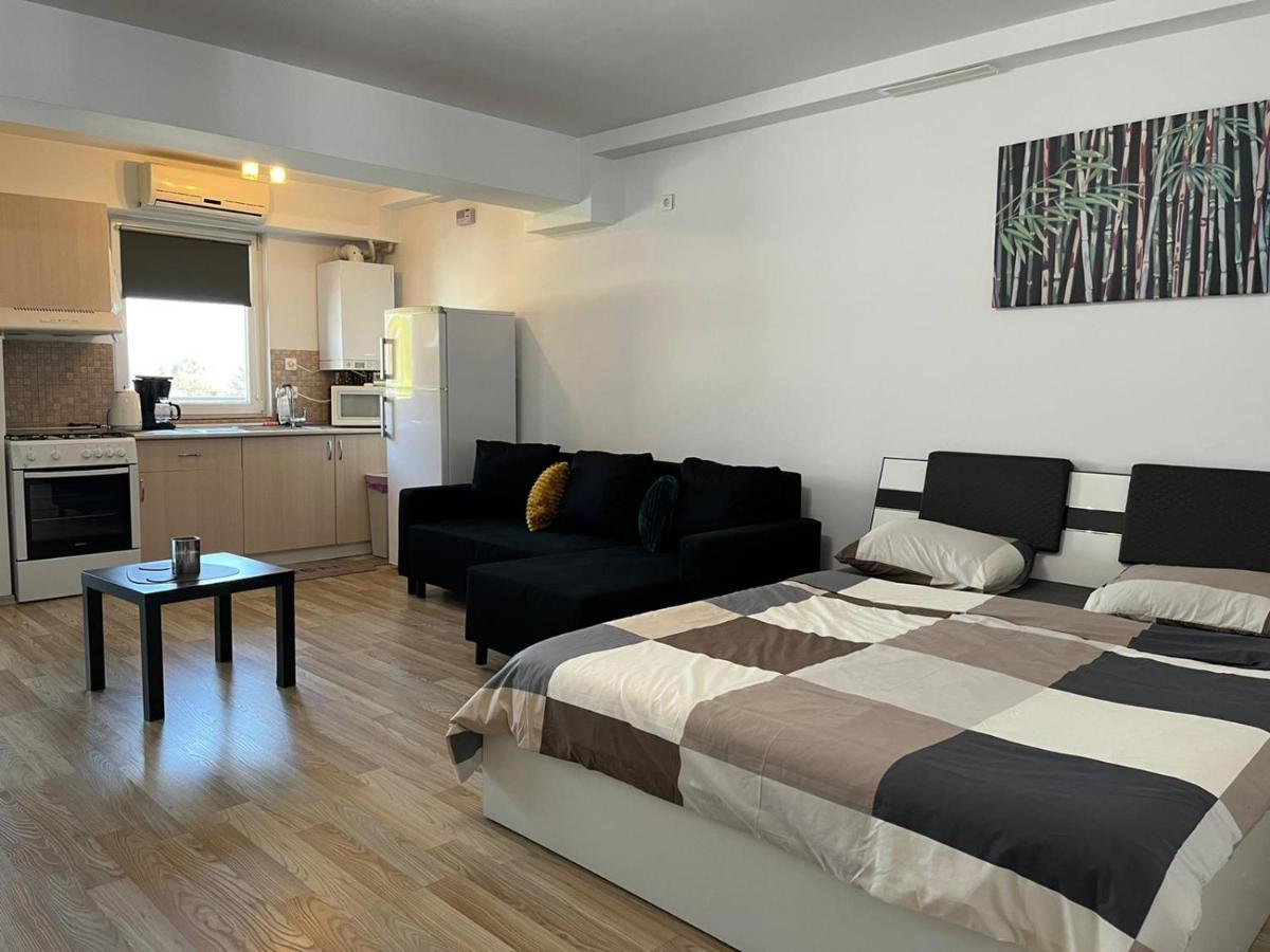 أوتوبين Tranzzzit Airport Apartment المظهر الخارجي الصورة